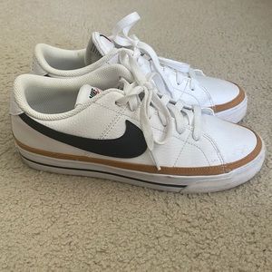 Nike legacy court sneakers